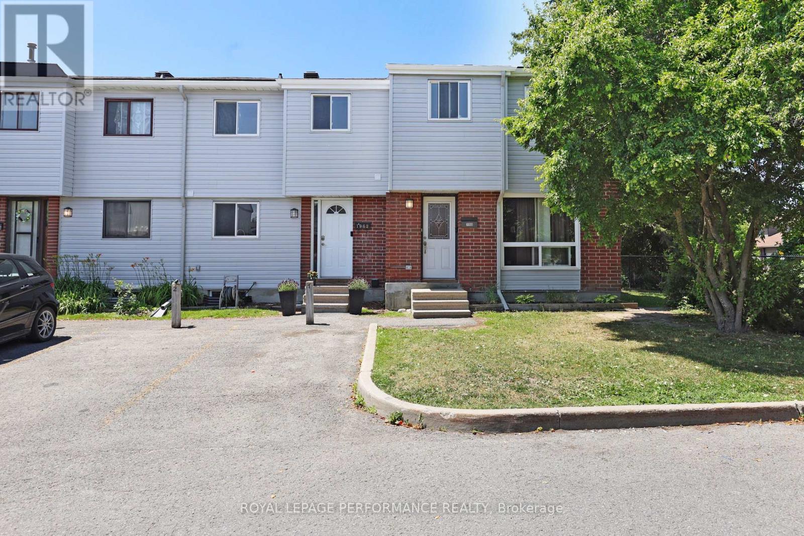 1962 Kelden Cres, Ottawa, ON K1B 4X9