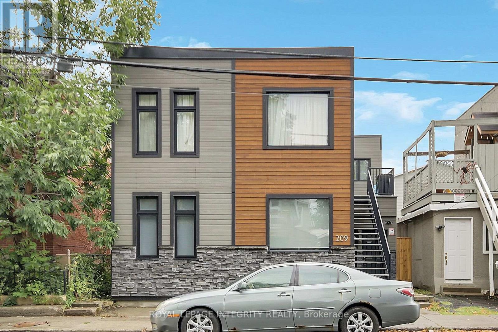 209 Hannah St, Ottawa, ON K1L 7M6