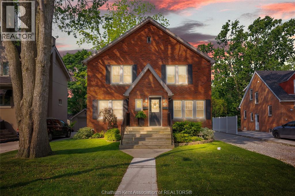 210-212 Elizabeth St, Chatham, ON N7L 2Y7