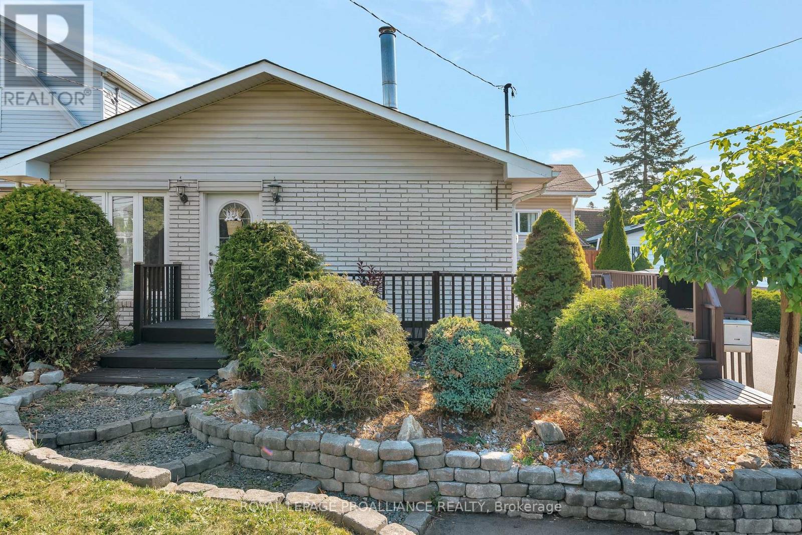 317 Sidney St, Quinte West, ON K8V 2V1