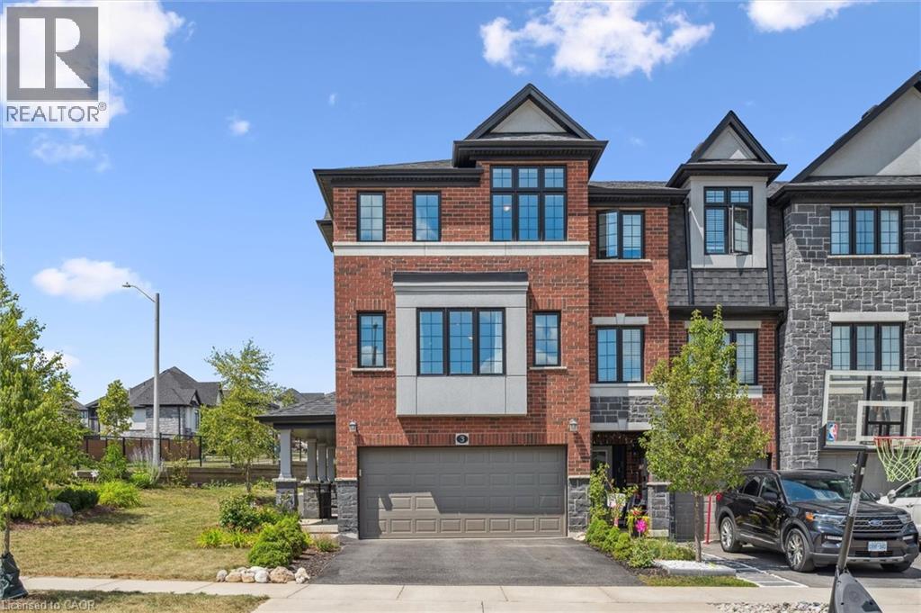 3 Ridgemount St, Kitchener, ON N2P 0J2