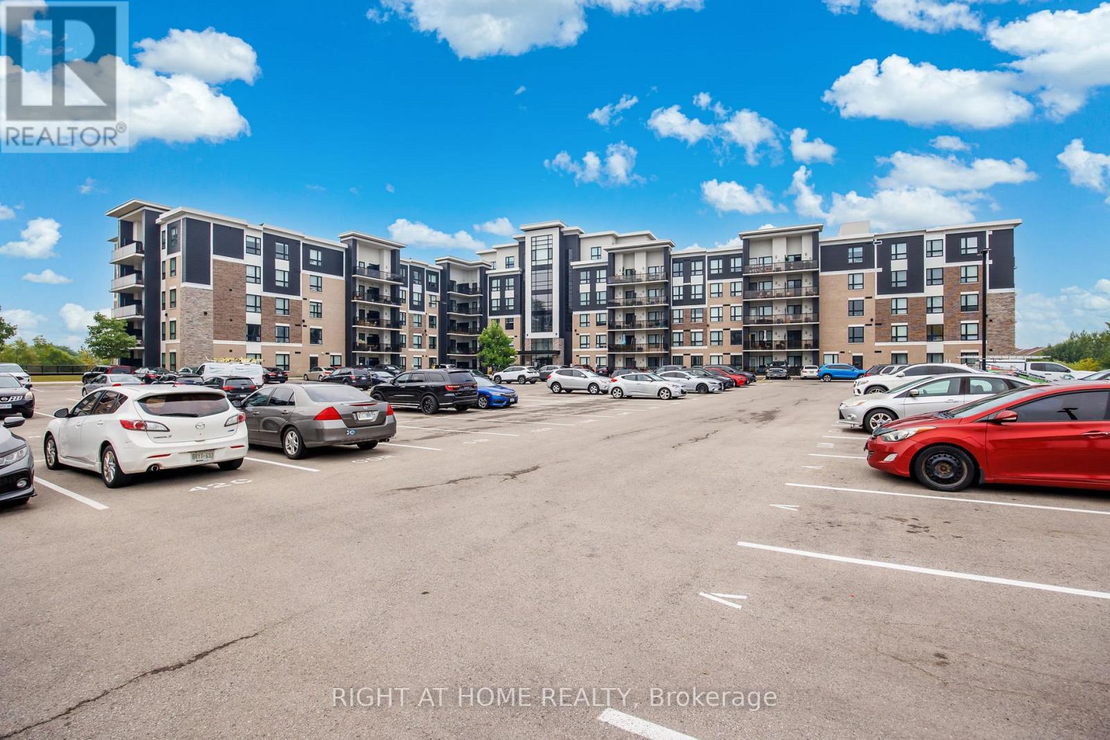 222 640 Sauve St, Milton, ON L9T 9A7