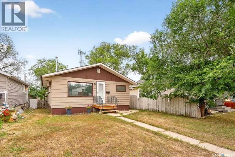 1008 Lillooet St W, Moose Jaw, SK S6H 5B8