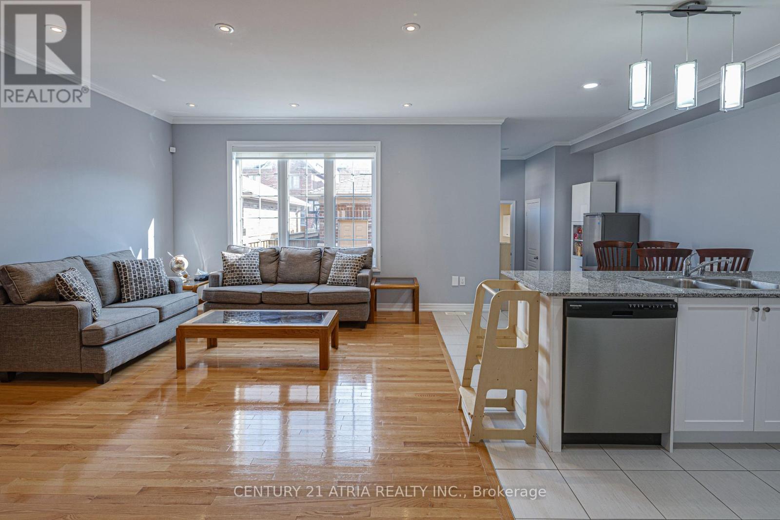 137 Barons St, Vaughan, ON L4H 3Y7