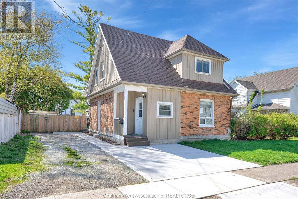 12 Gray St, Chatham-Kent, ON N7M 1S6