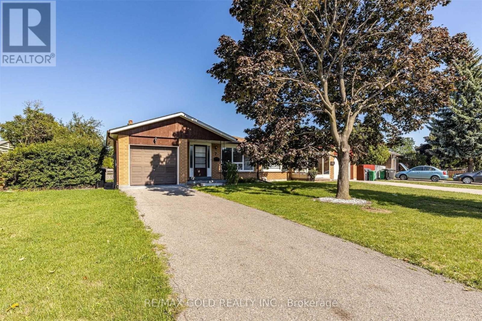 7 Montjoy Cres E, Brampton, ON L6S 3E5