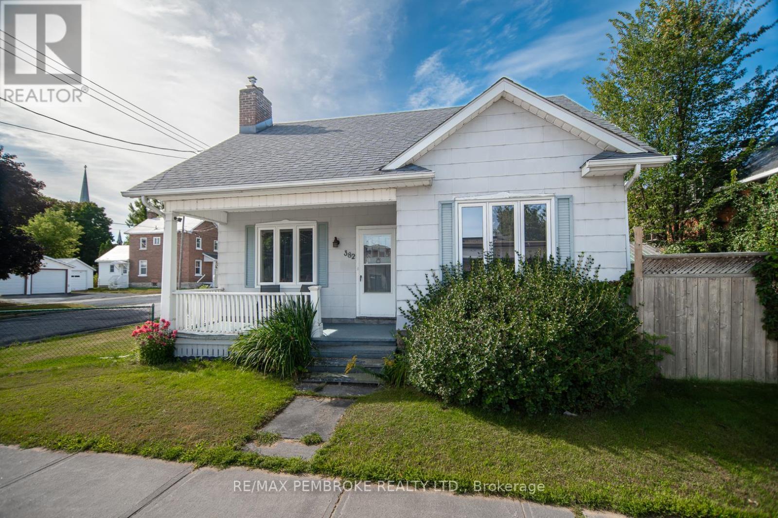 382 Mary St, Pembroke, ON K8A 5W5