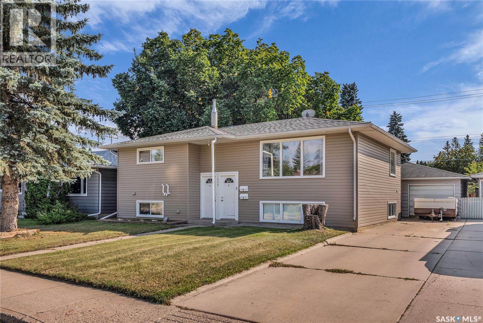 1608 Ruth St E, Saskatoon, SK S7J 0L8