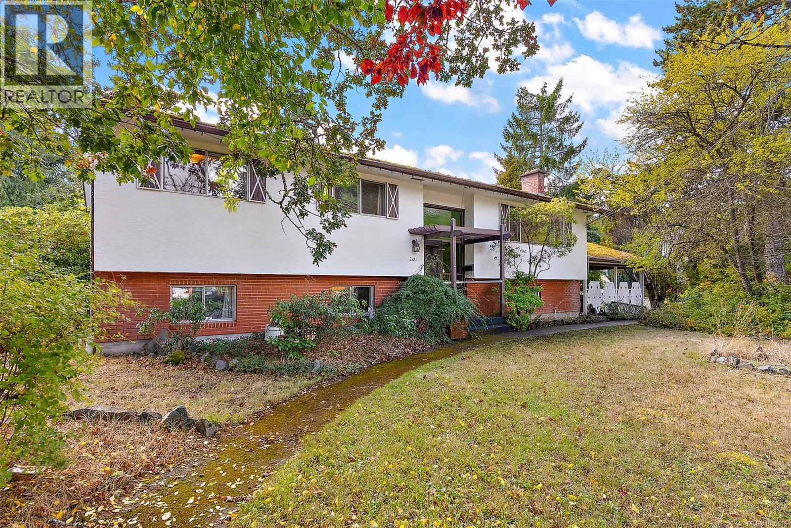 2321 Marlene Dr, Victoria, BC V9B 2E3