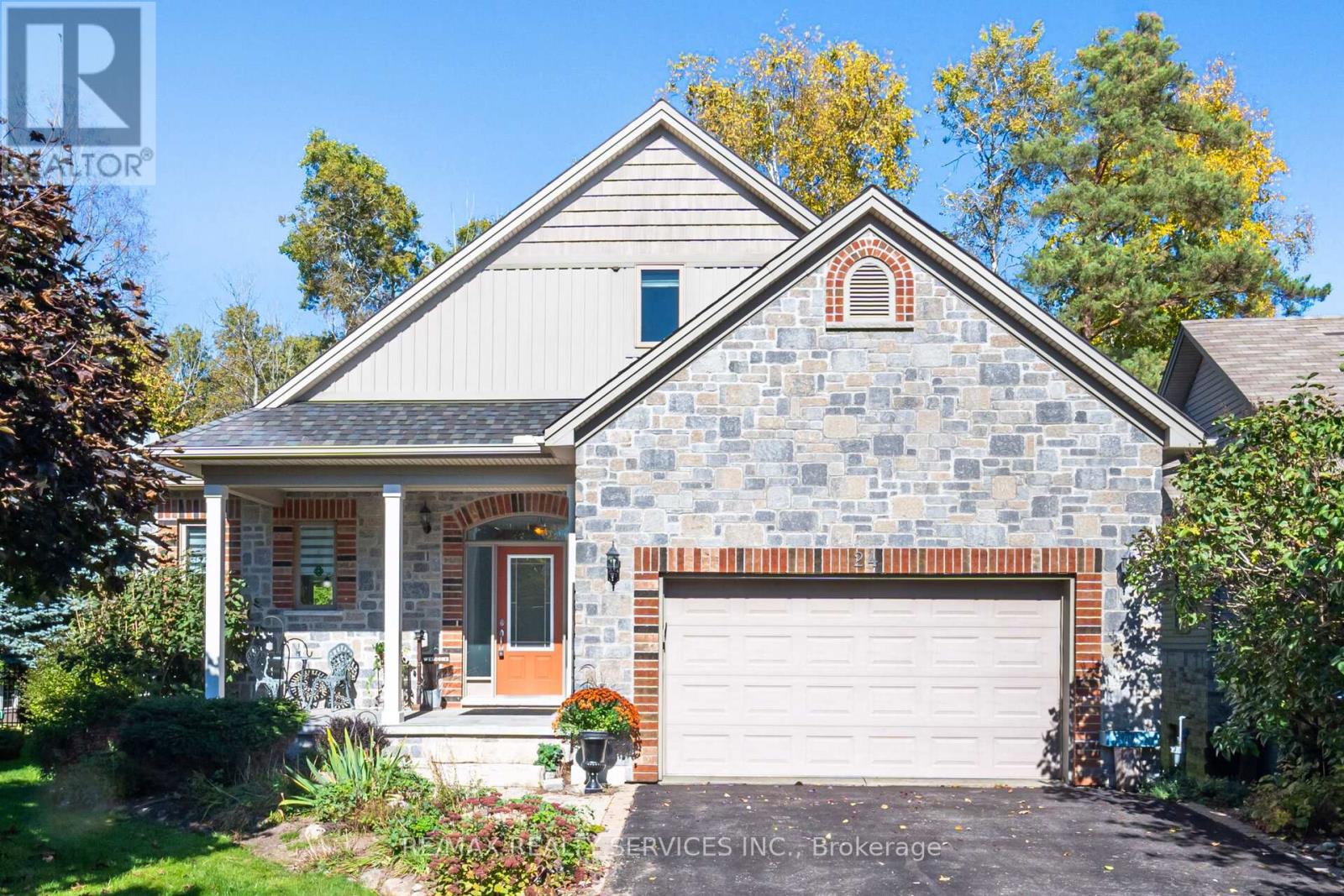 24 Putney Rd, Caledon Caledon East, ON L7C 1R4