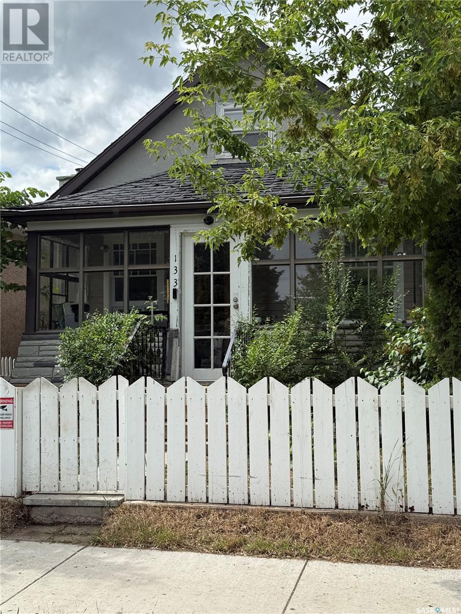 133 M Ave S, Saskatoon, SK S7M 2K1