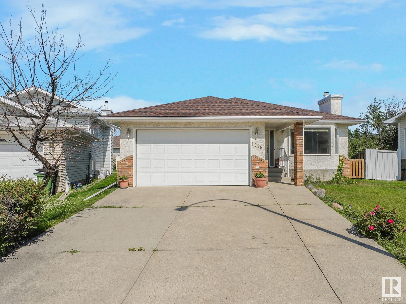1016 James Cr NW, Edmonton, AB T6L 6P6