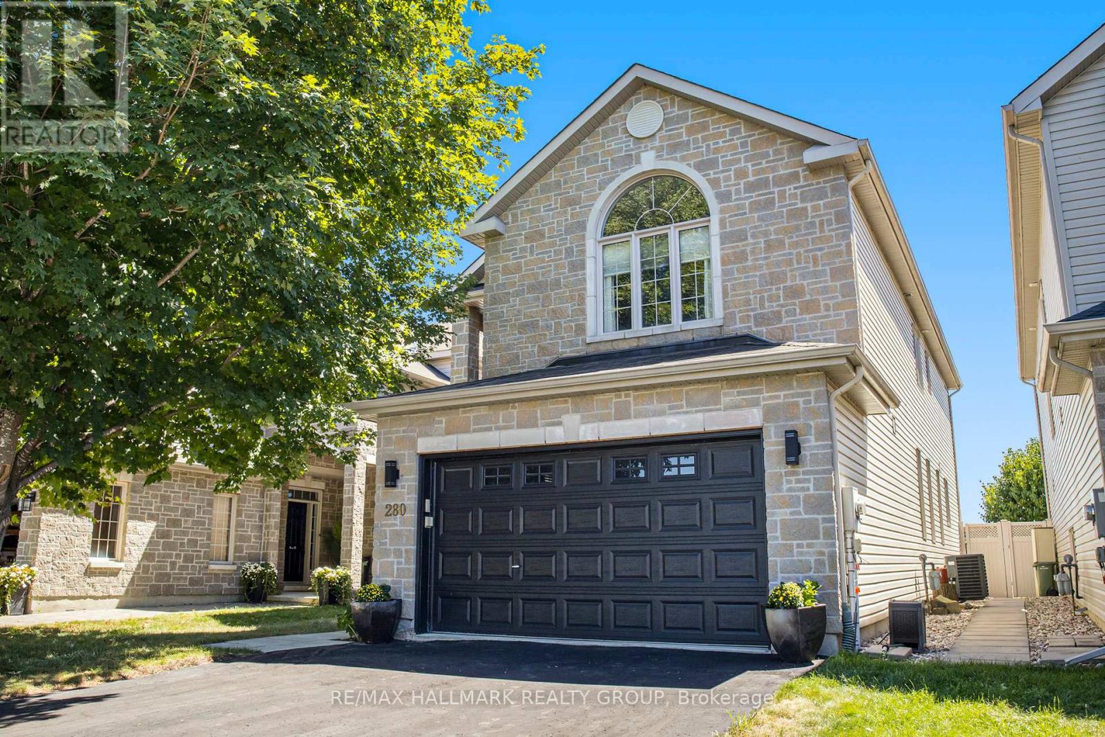 280 Trail Side Cir, Ottawa, ON K4A 5B1
