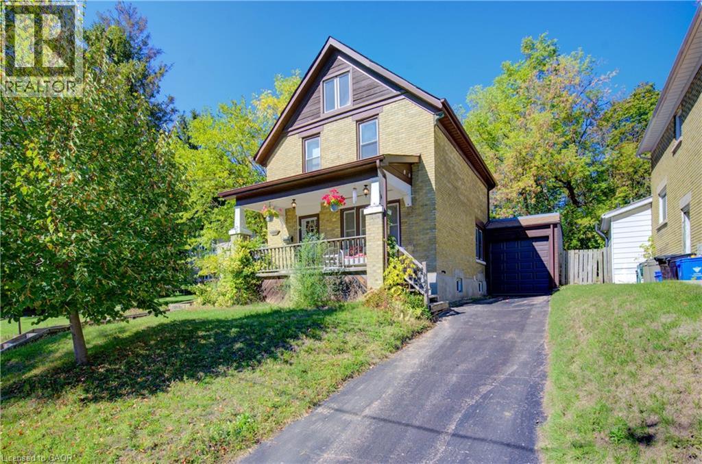 32 Elgin St, Waterloo, ON N2J 2R1