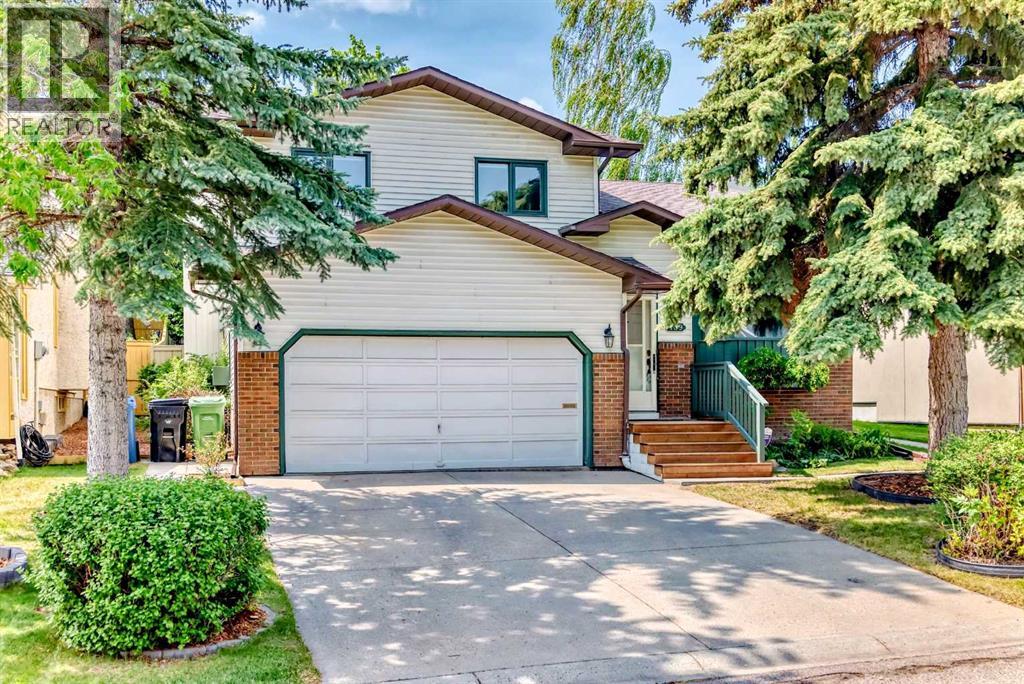 139 Stratton Cres SW, Calgary, AB T3H 1T7