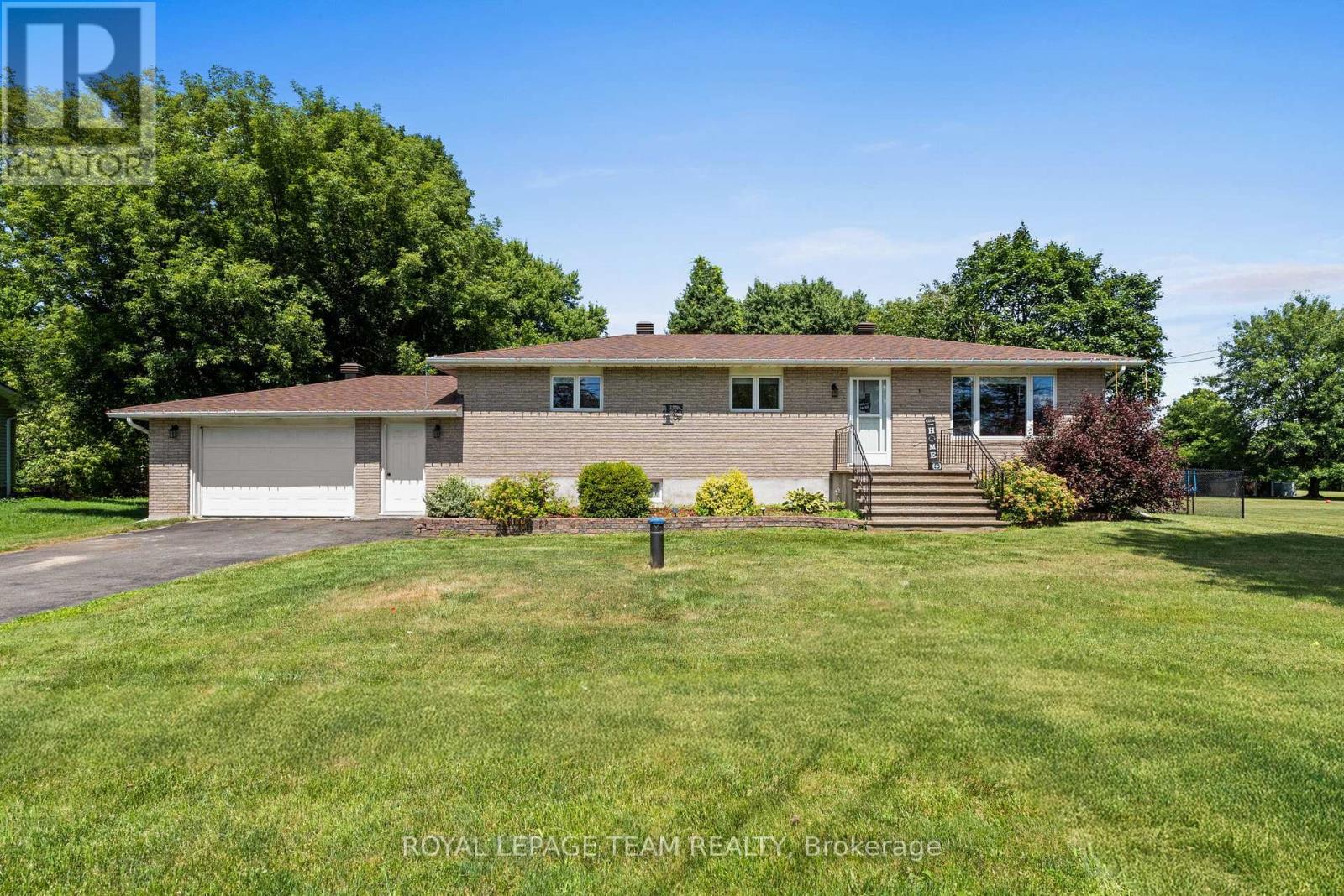 29 Elizabeth St, Edwardsburgh/Cardinal, ON K0E 1T1