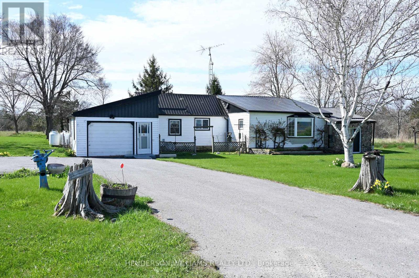 5036 Long Point Rd E, Prince Edward County South Marysburg Ward, ON K0K 2T0