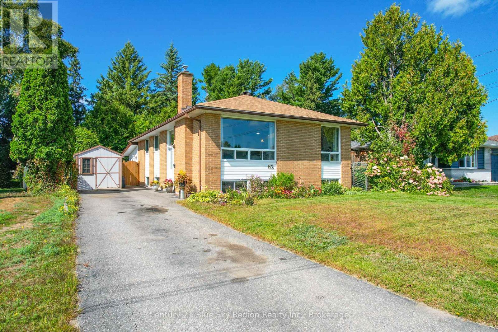 62 Strathcona Dr, North Bay, ON P1A 2N3