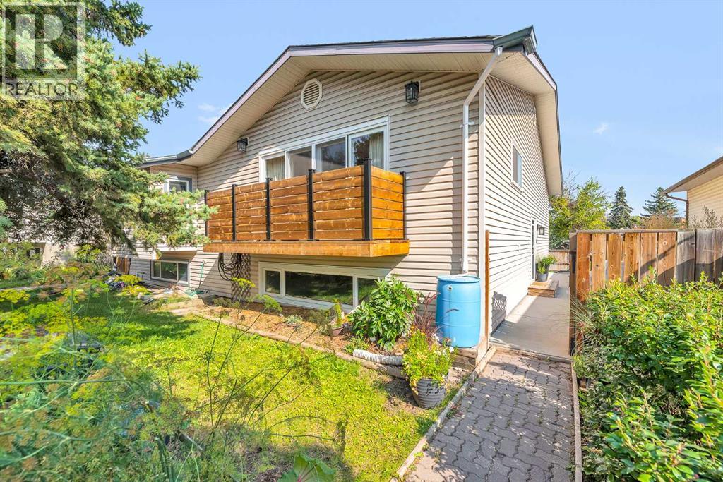 70 Ranch Glen Dr NW, Calgary, AB T3G 1E4