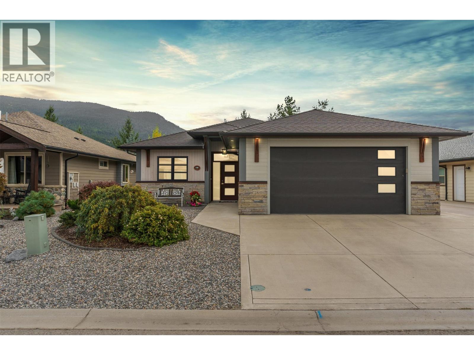 2444 York Avenue Unit 10, Armstrong, BC V4Y 0Y3