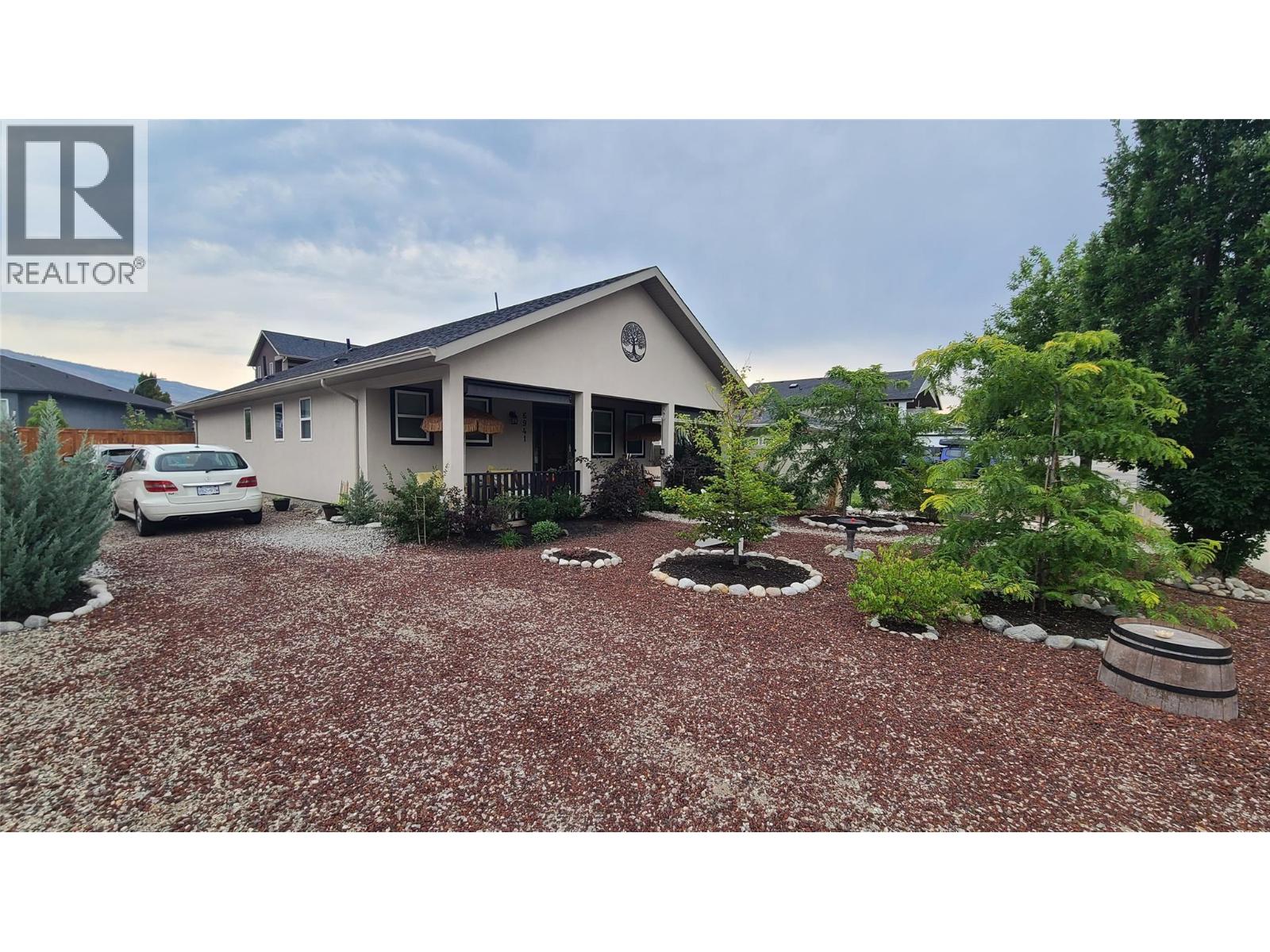 6941 Meadows Dr Dr, Oliver, BC V0H 1T4