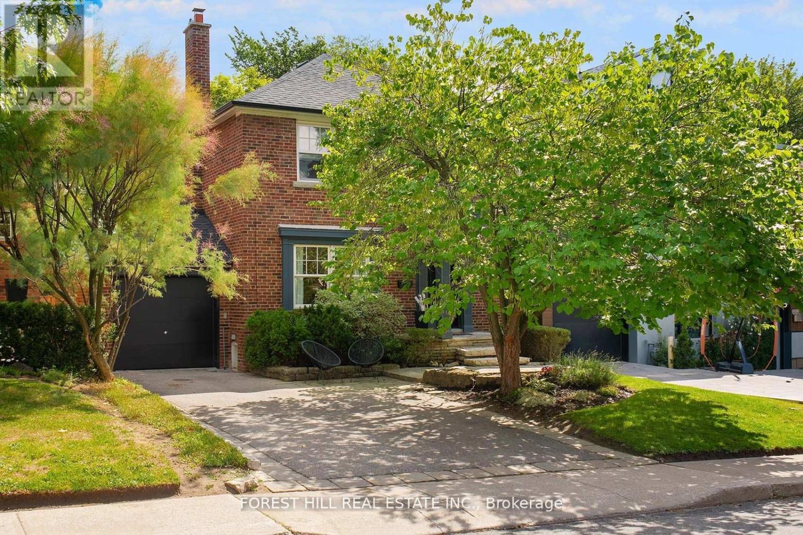 9 Peveril Hl S, Toronto, ON M6C 3A7