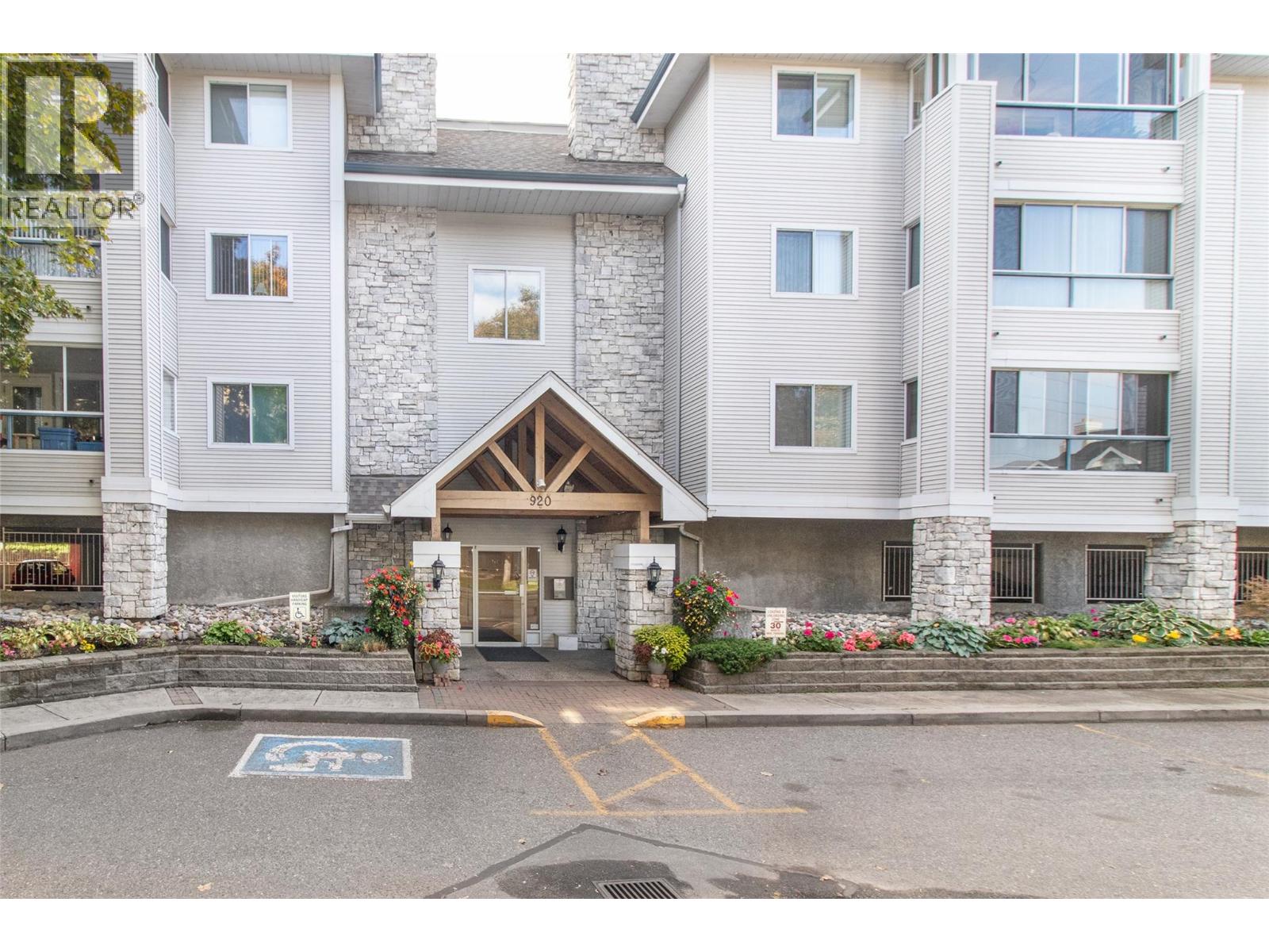 920 Glenwood Avenue Unit 103, Kelowna, BC V1Y 9P2
