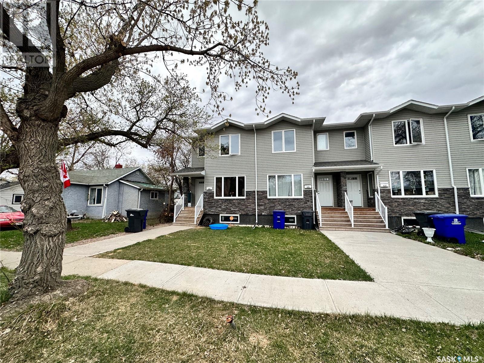 527 Alexandra St, Weyburn, SK S4H 1R7