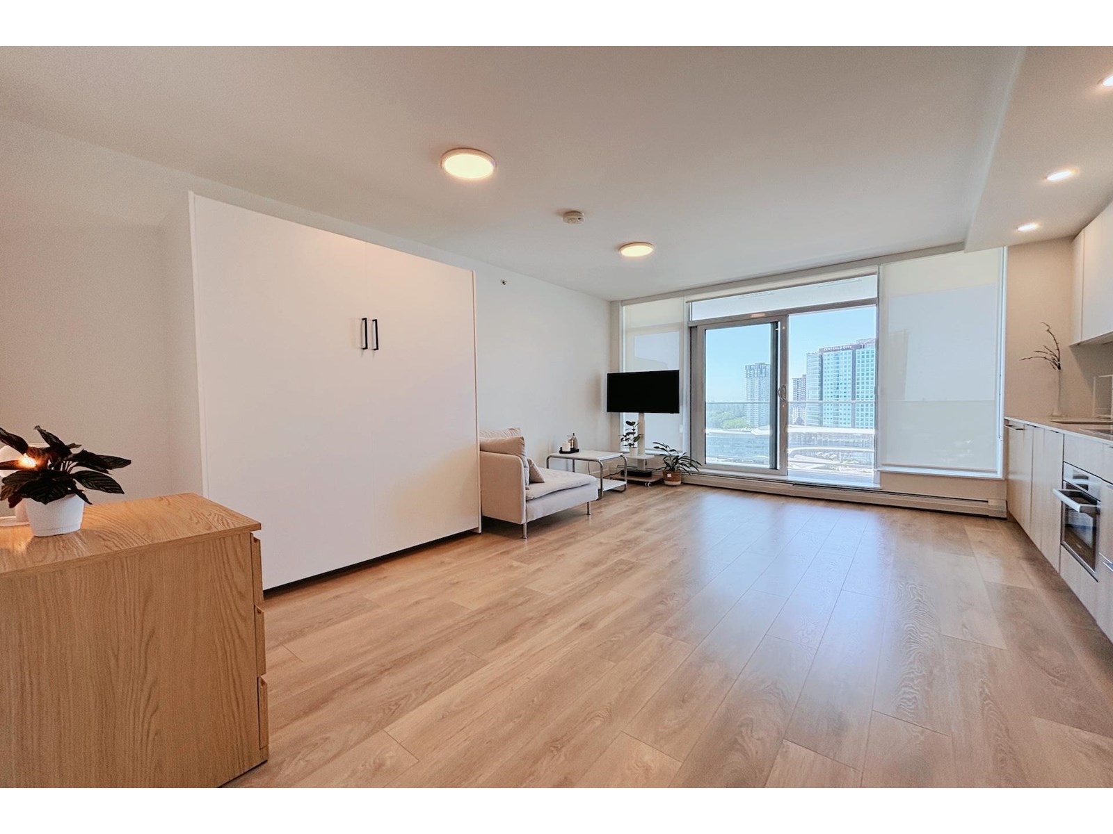 13685 102 Avenue Unit 2110, Surrey, BC V3T 1N7