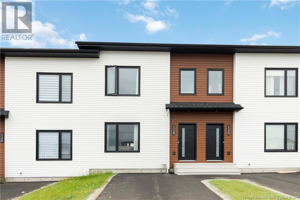 128 Ernest St, Dieppe, NB E1A 4T2