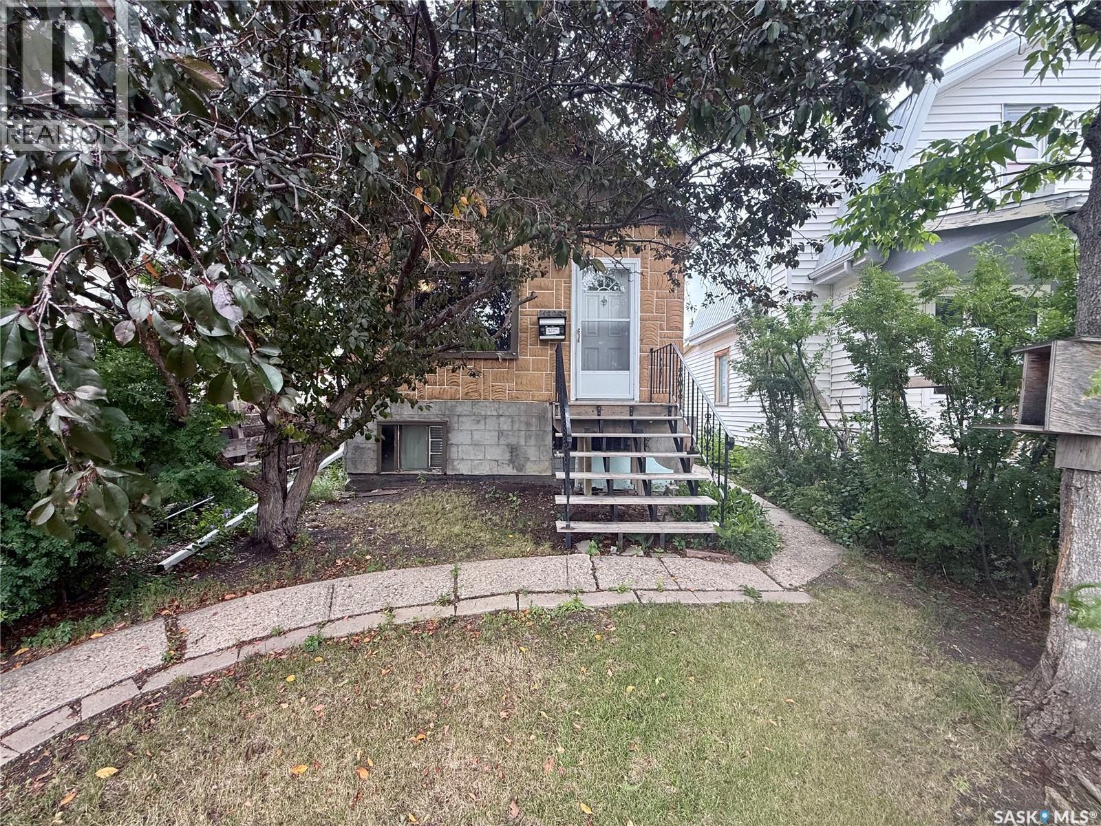 1825 Connaught St, Regina, SK S4X 2A4