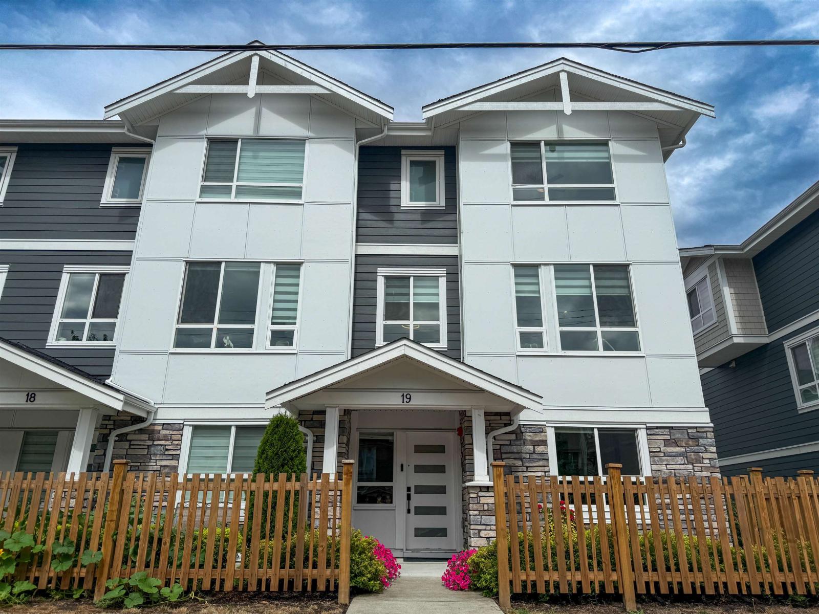 19753 55a Avenue Unit 19, Langley, BC V3A 0J9