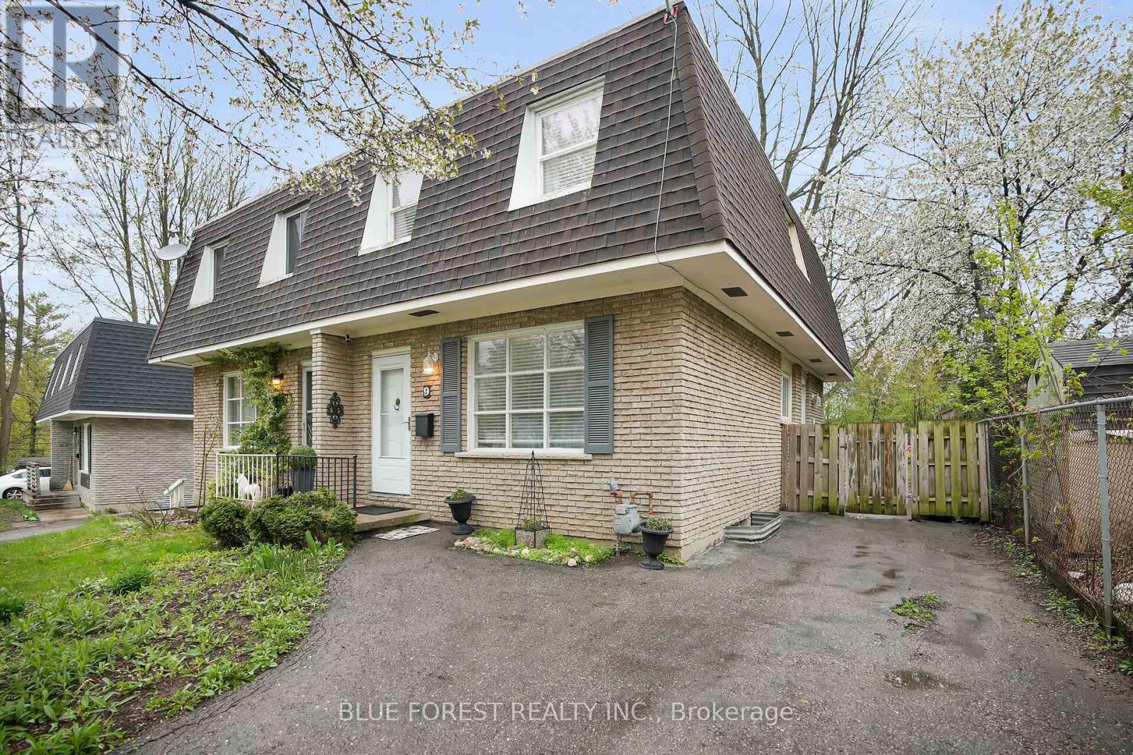 9 Ardsley Rd, London, ON N6G 2W3