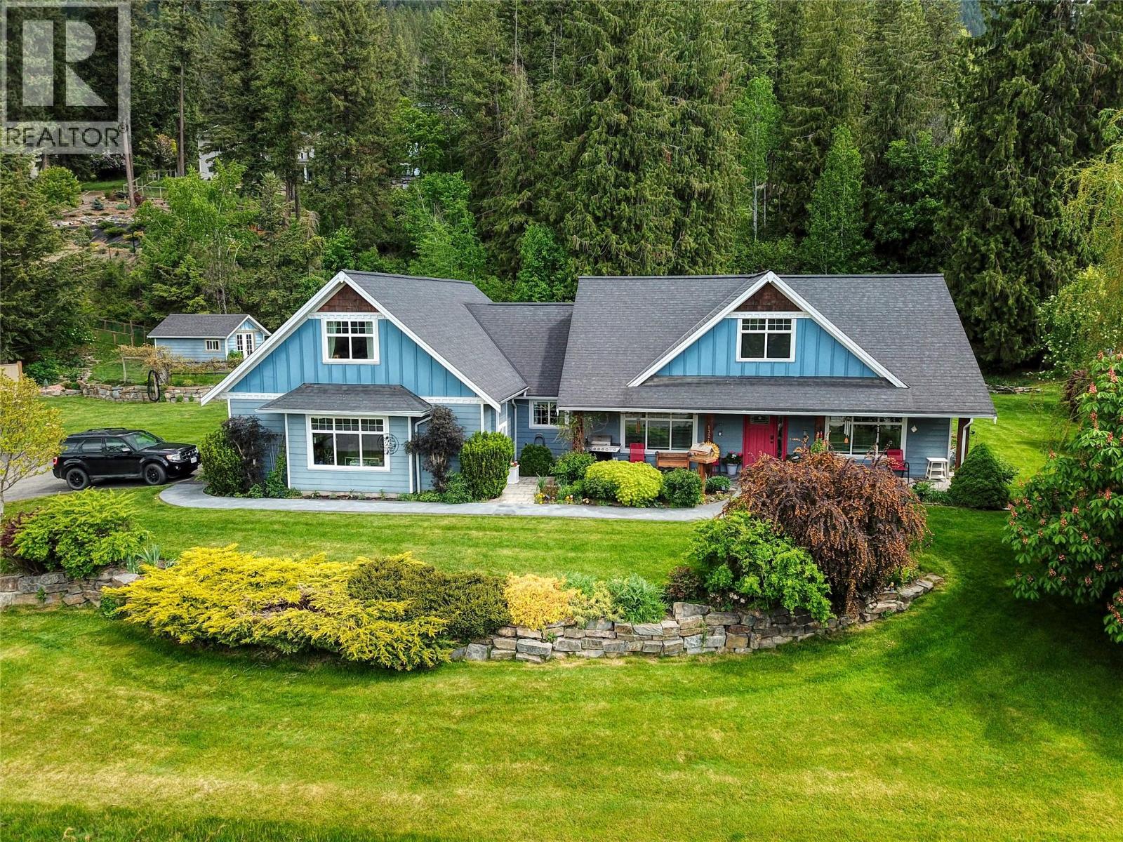 1324 8 Avenue North, Creston, BC V0B 1G6