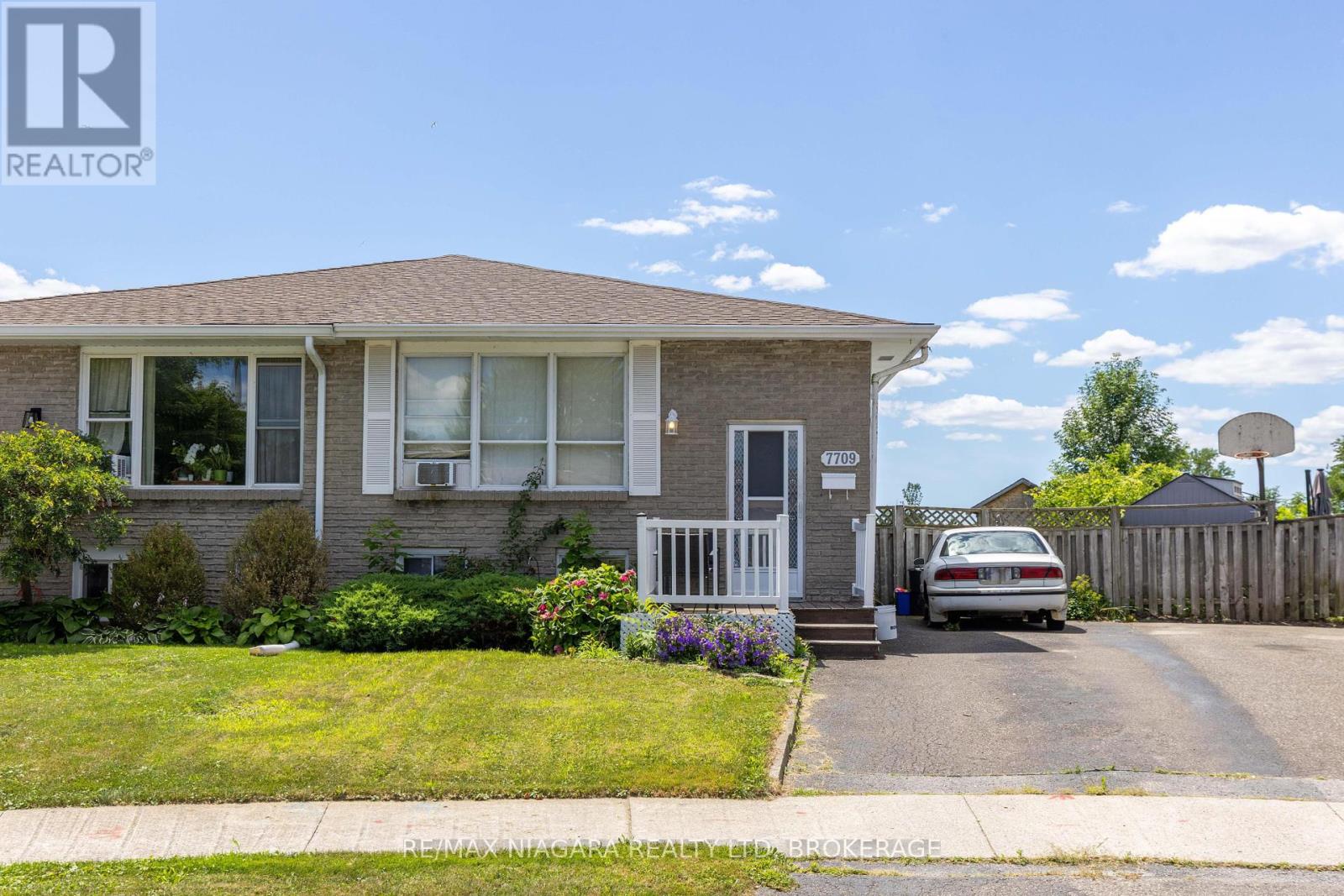 7709 Ronnie Cres, Niagara Falls, ON L2G 7M1