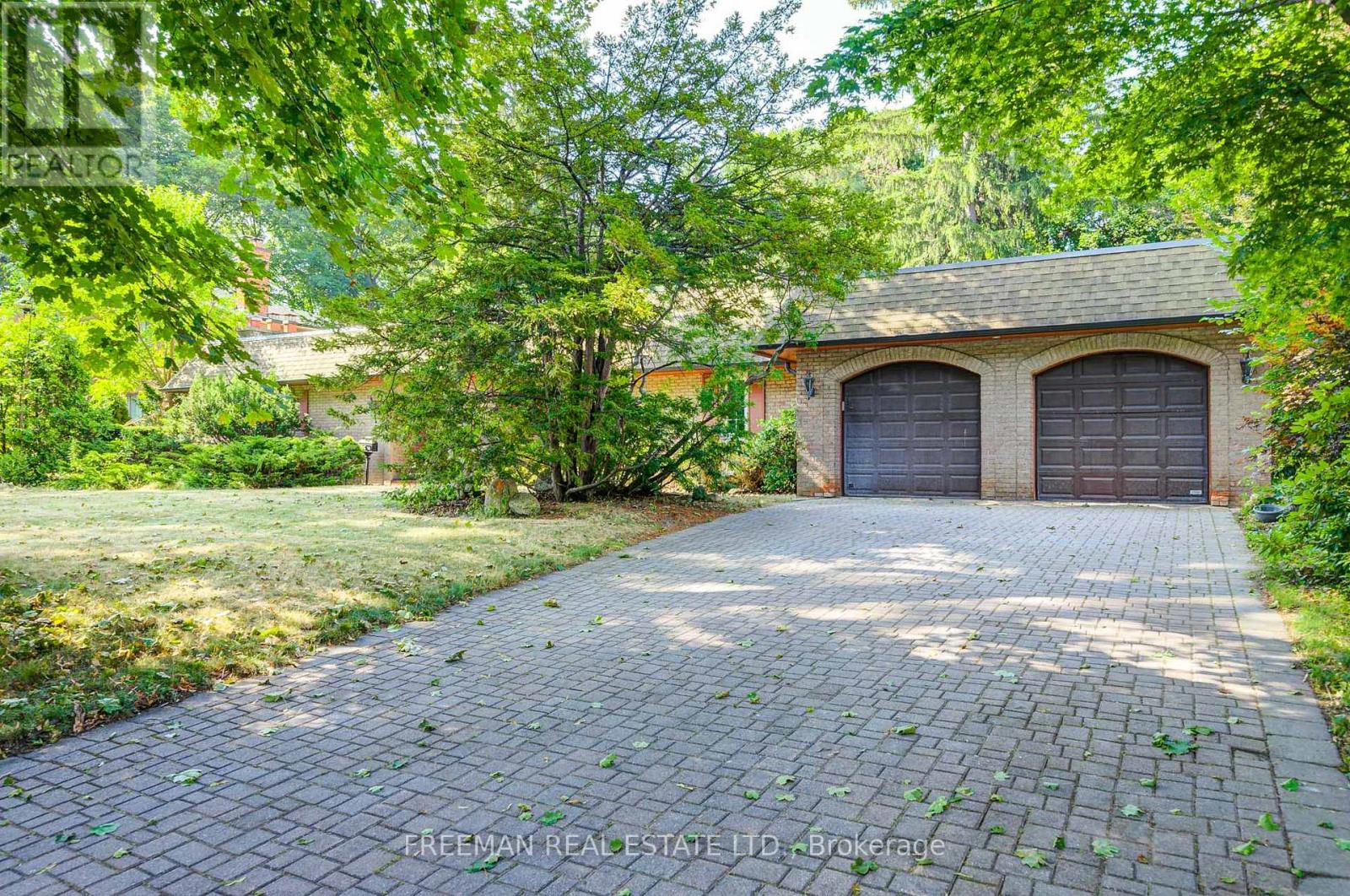 1528 Knareswood Dr, Mississauga, ON L5H 2M1