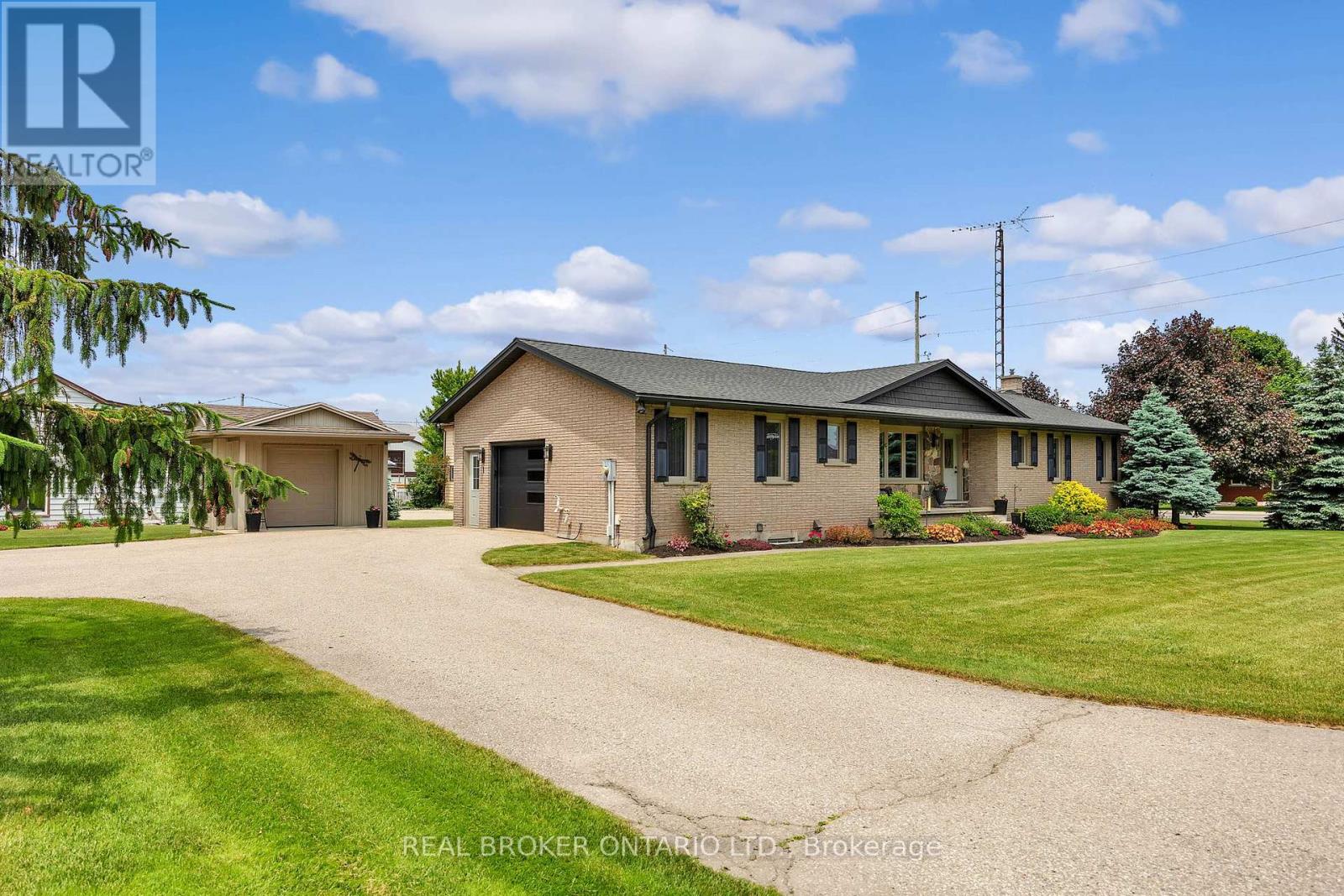 1 Shantz Pl, Wellesley, ON N0B 2S0