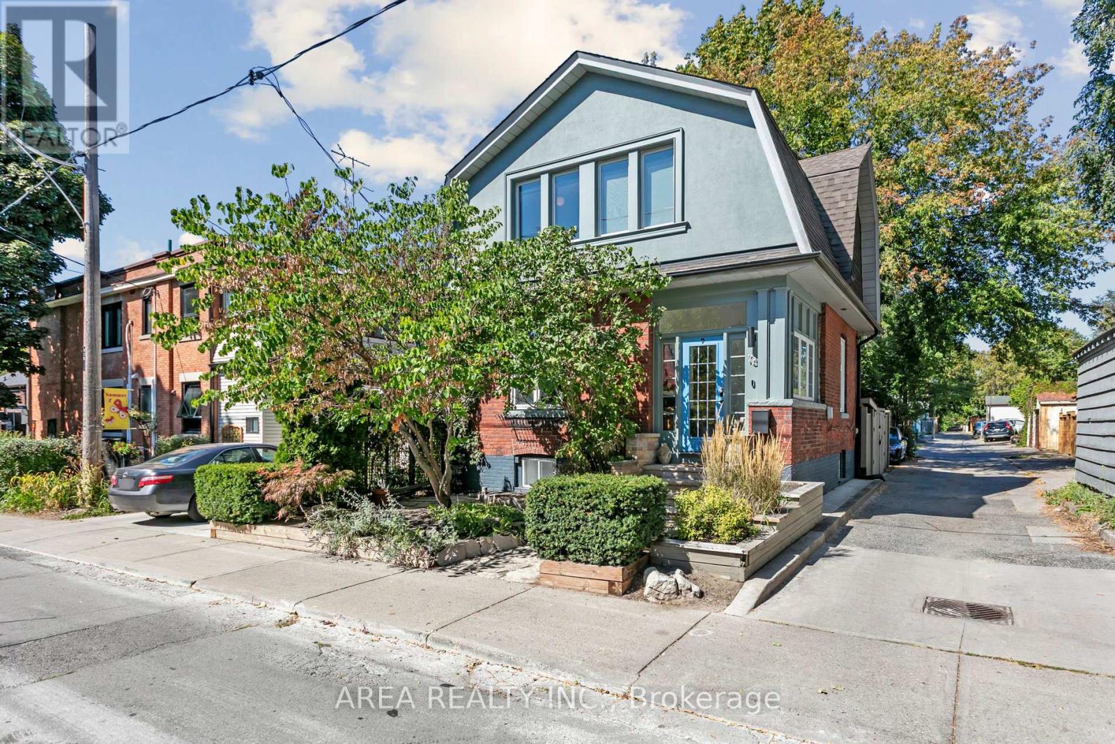 78 Chelsea Ave, Toronto, ON M6P 1C2