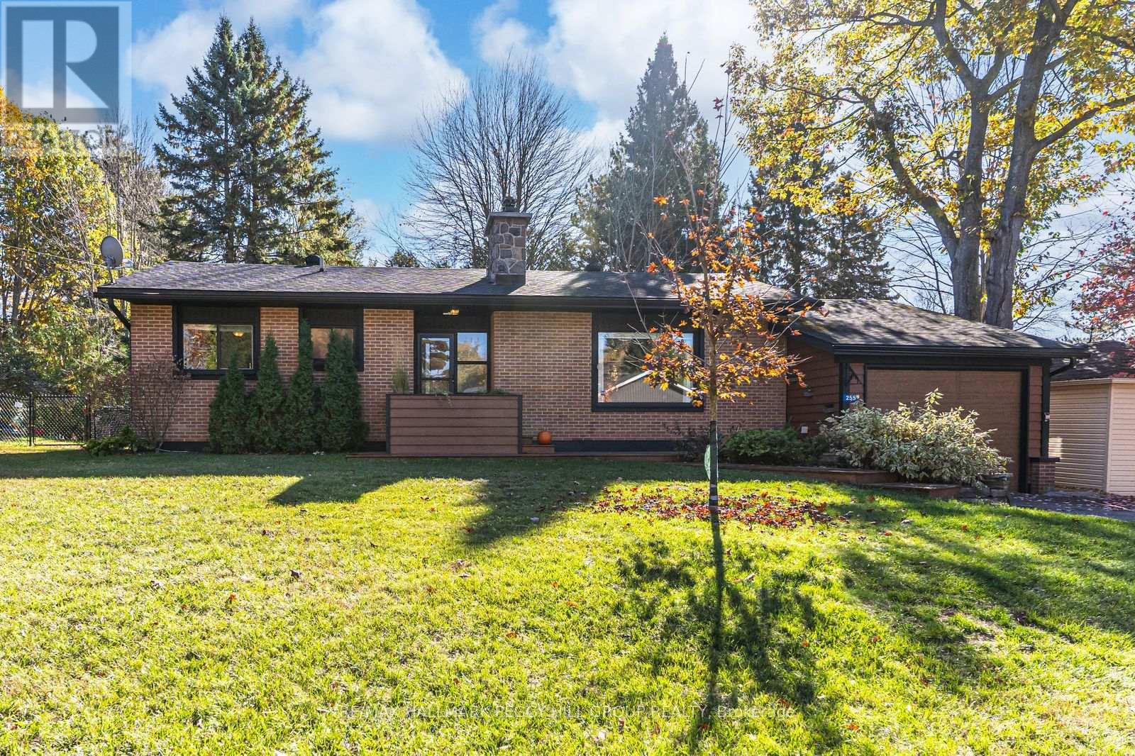 255 Fraser St, Gravenhurst, ON P1P 1C9