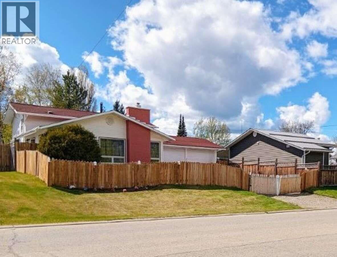 257 Centennial Dr, Mackenzie, BC V0J 2C0