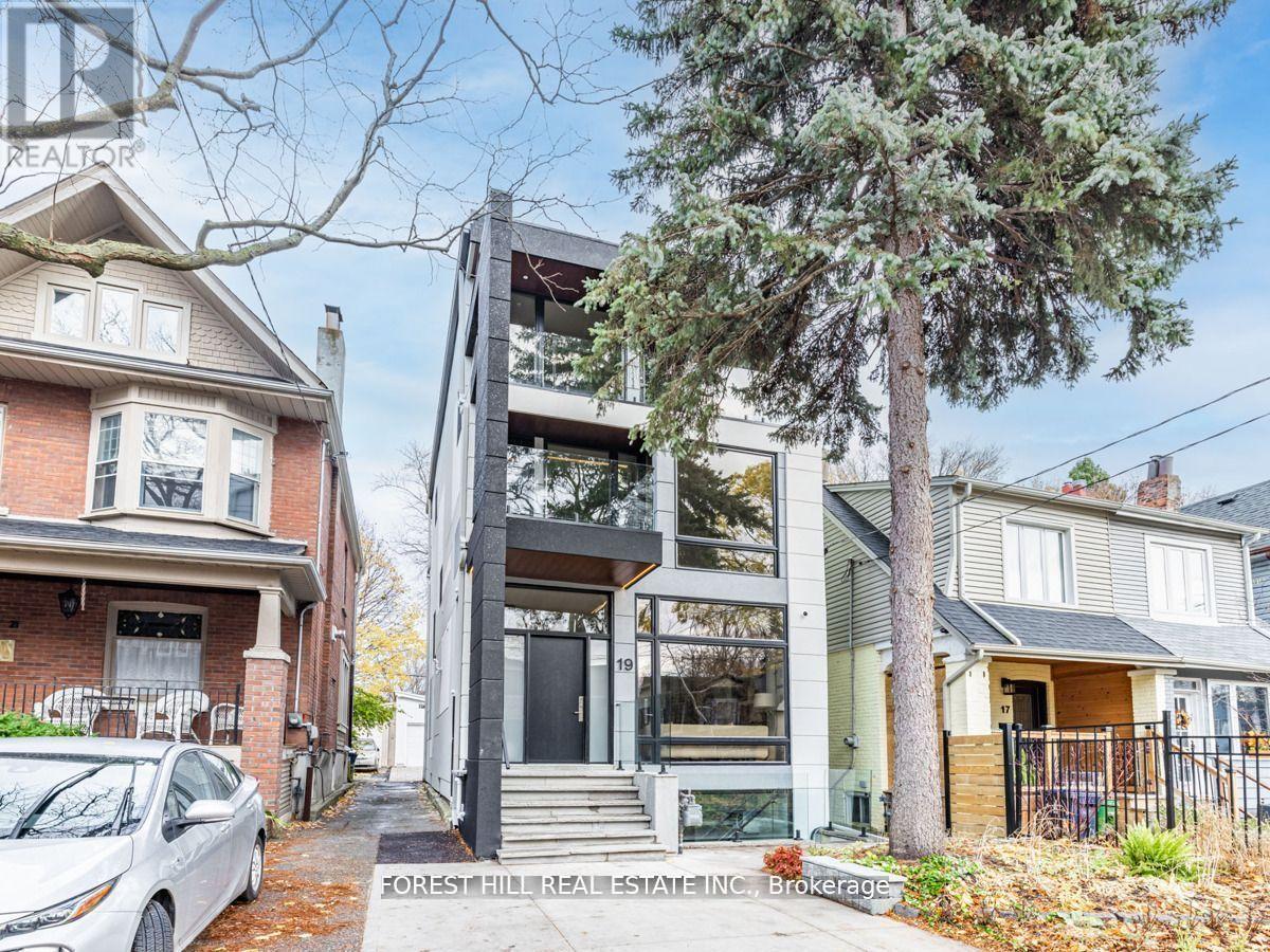 19 Devon Rd, Toronto, ON M4E 2J7