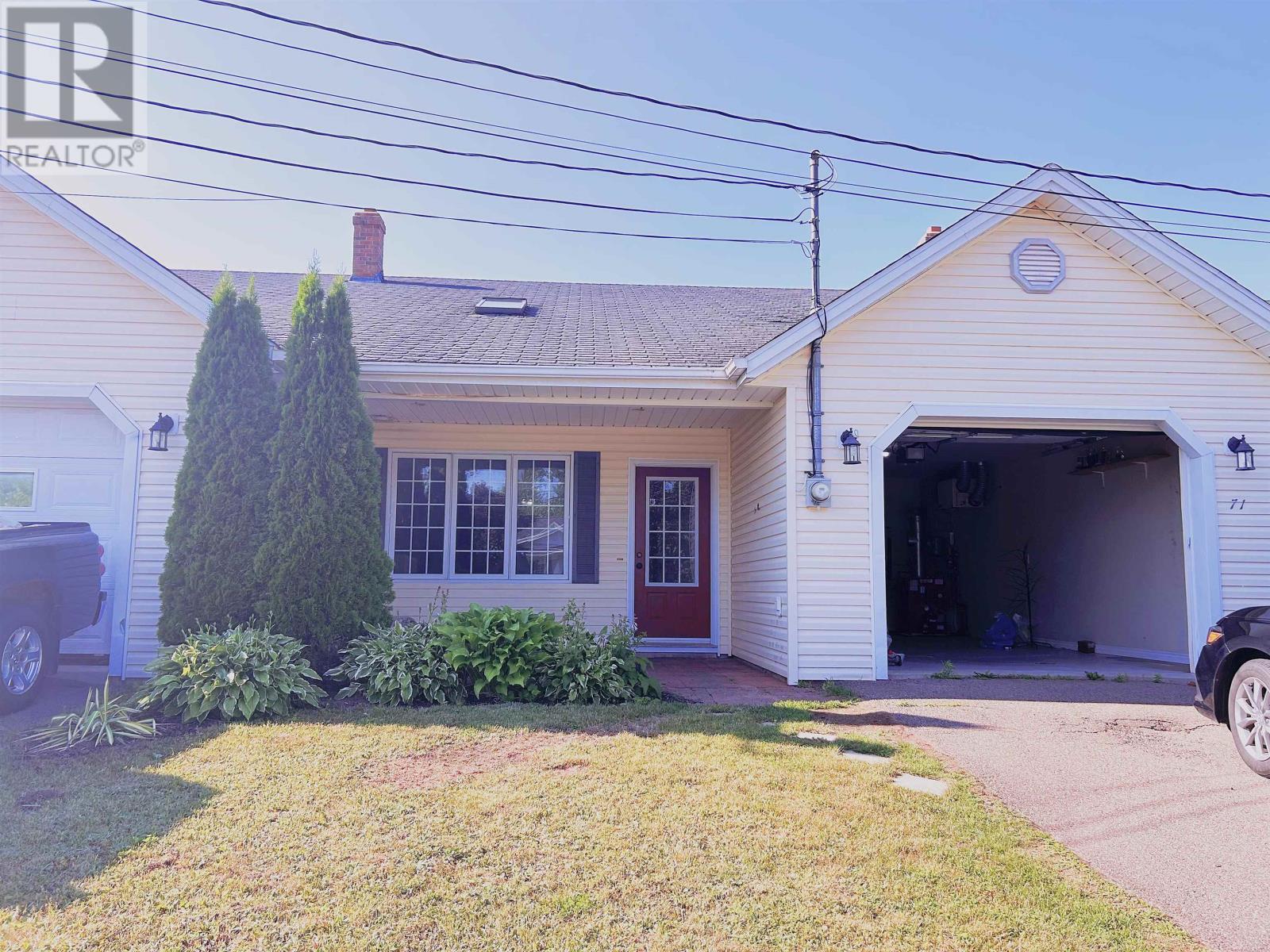 71 Lowther Dr, Cornwall, PE C0A 1H0