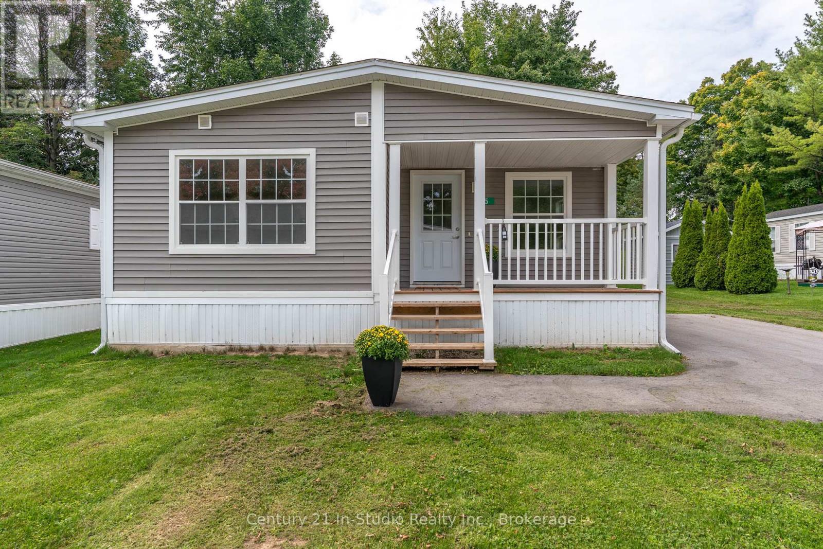 35 Sussex Sq, Georgian Bluffs, ON N4K 5N5