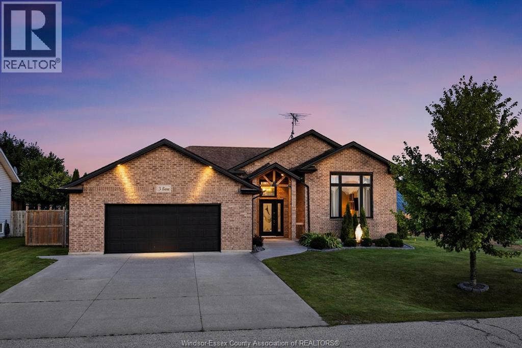 3 Sara Blvd, Kingsville, ON N0R 1B0
