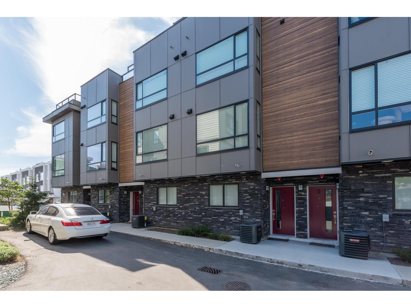 19631 55a Avenue Unit 2, Langley, BC V3A 3X1
