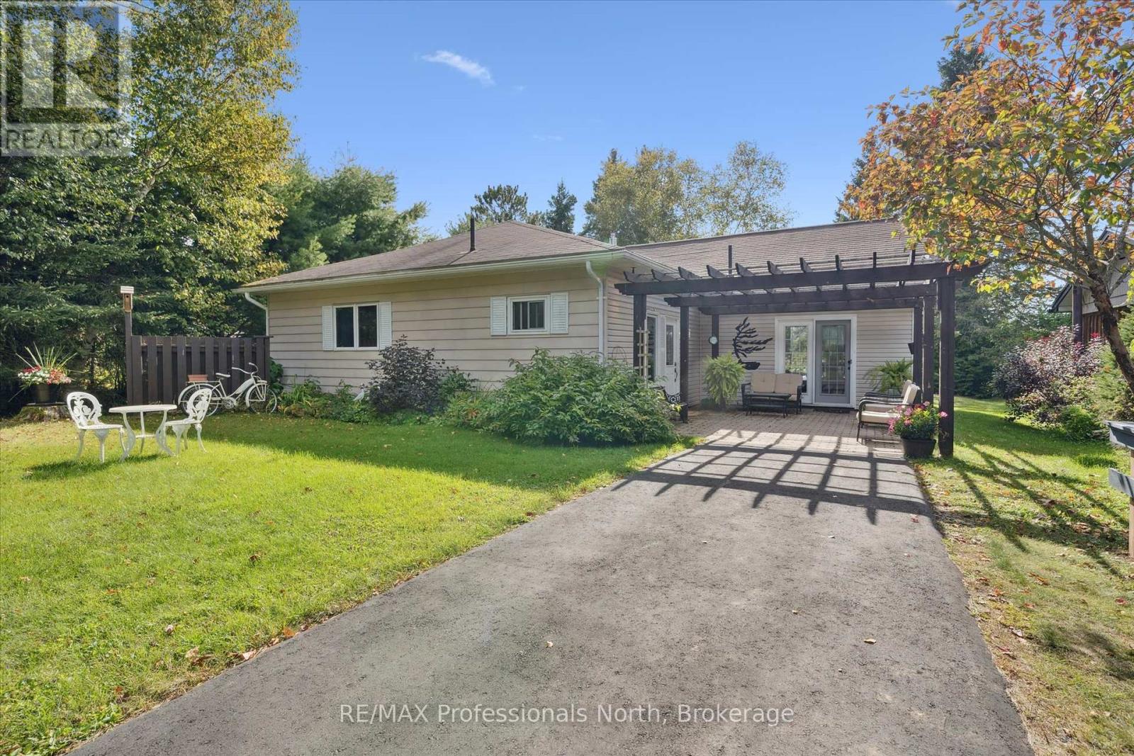 166 Lakeview Ave, Kearney, ON P0A 1M0