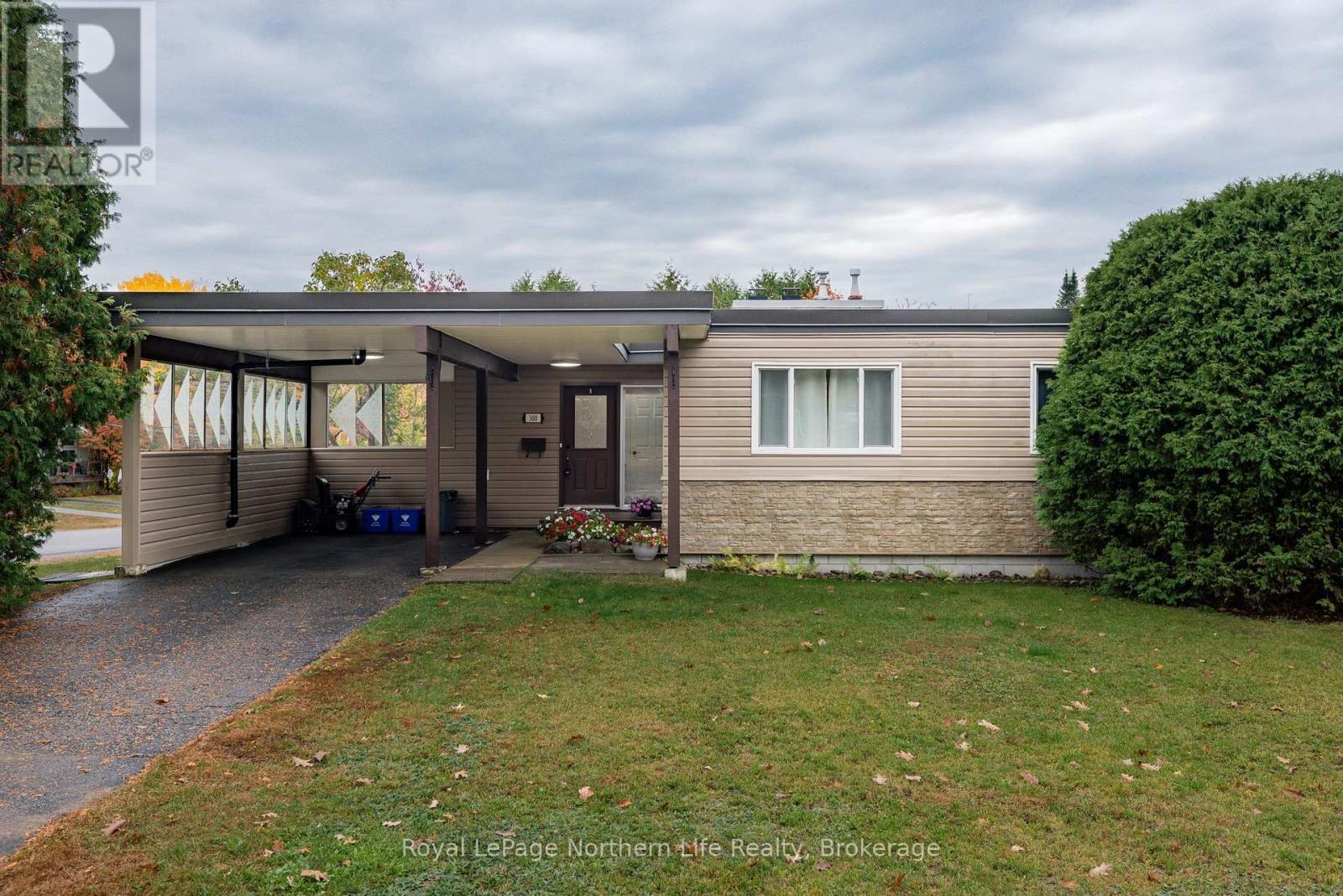 300 Leonard St, North Bay, ON P1B 5K4