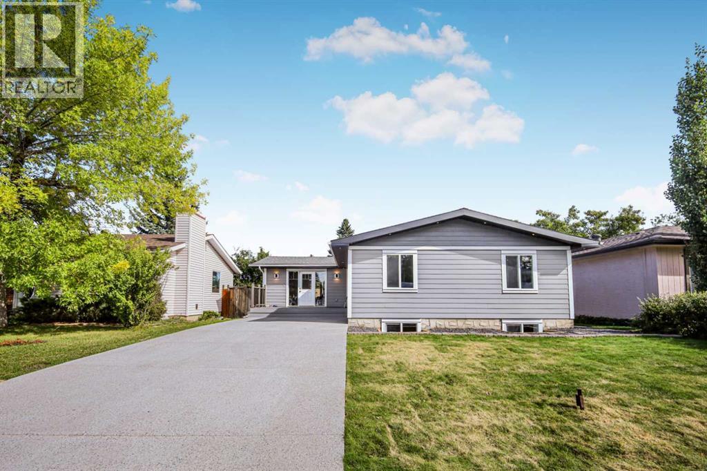 10604 Oakmoor Way SW, Calgary, AB T2W 2H8