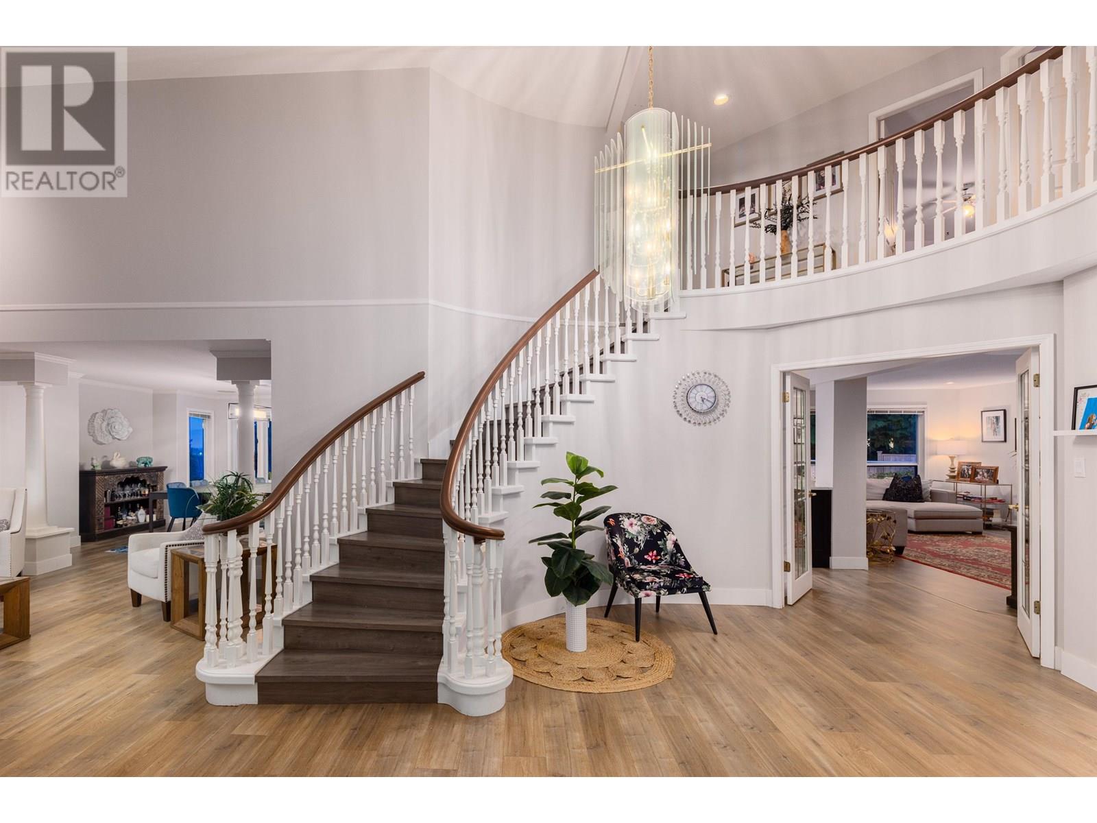 4702 Stahaken Ct, Tsawwassen, BC V4M 4B9