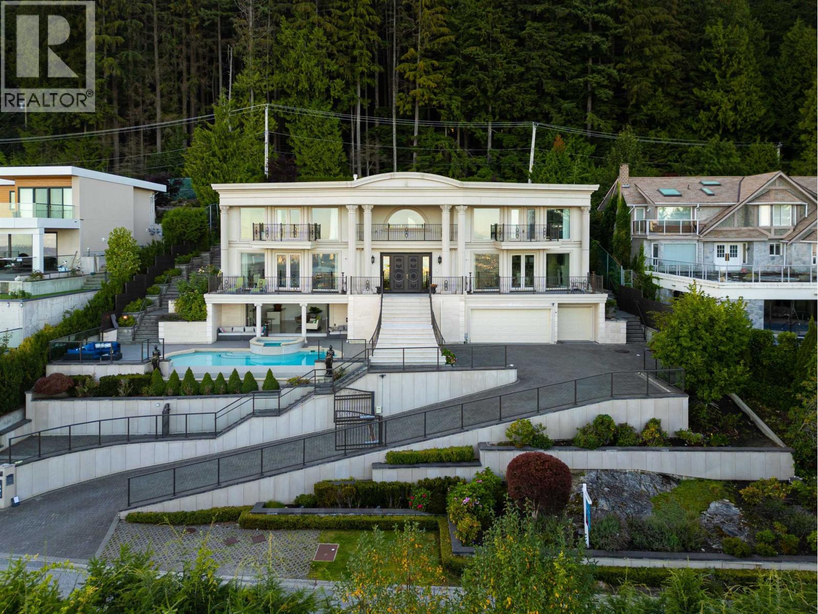 1095 Millstream Rd, West Vancouver, BC V7S 2C8